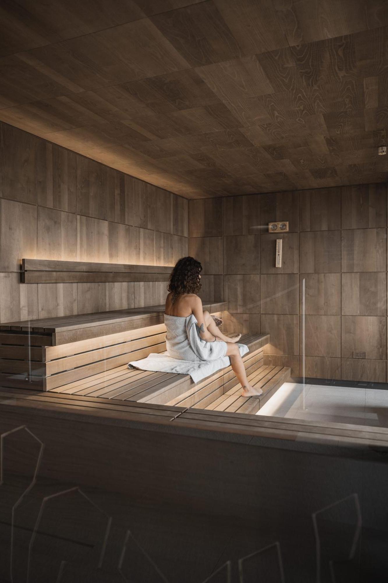 Emmy - Five Elements Hotel