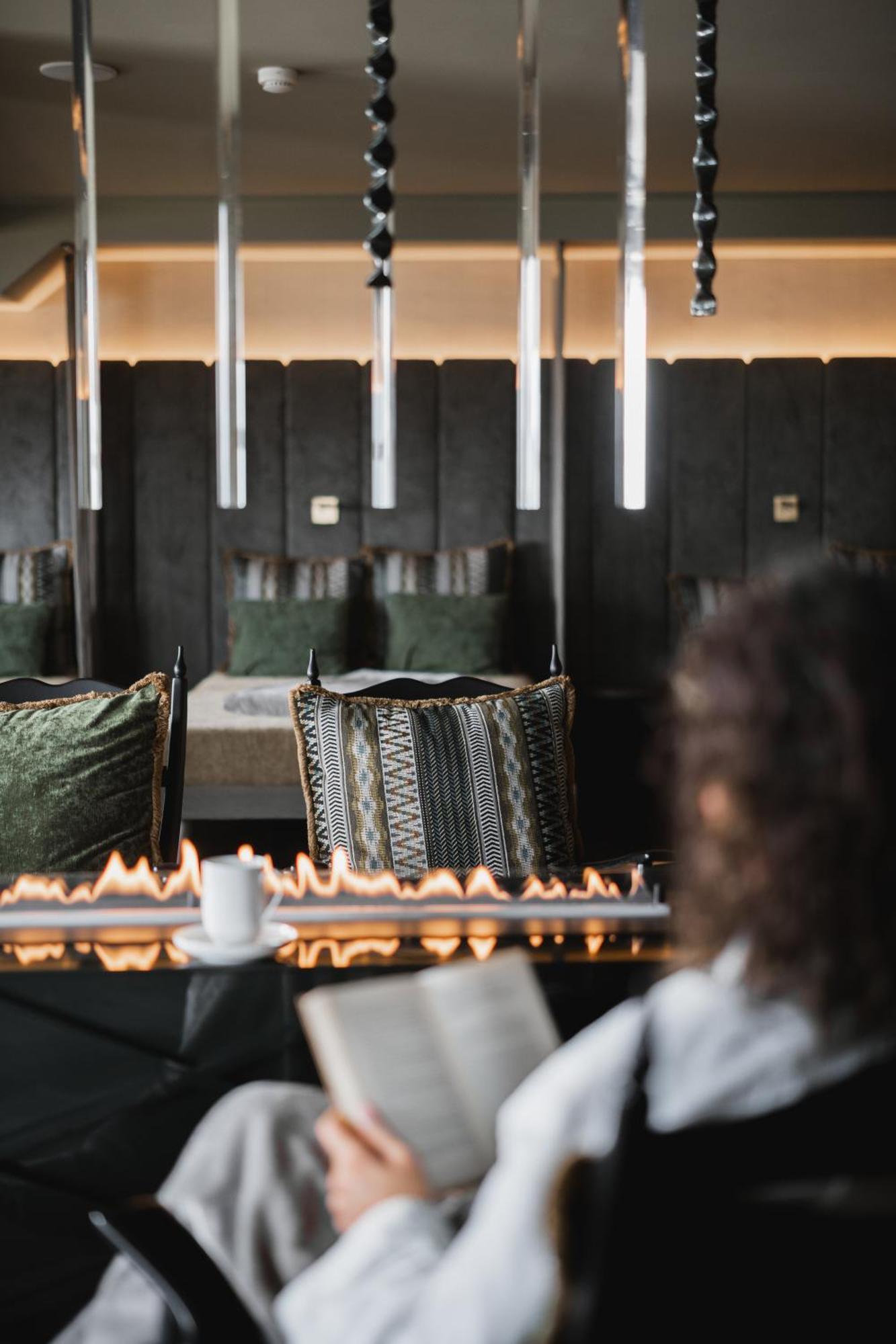 Hotel Emmy - Five Elements