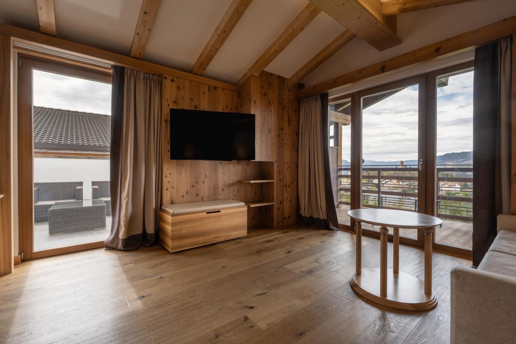 Emmy - Five Elements Hotel 4*